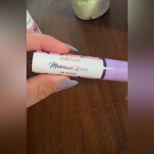 Aminnah skincare mermaid kiss lip gloss